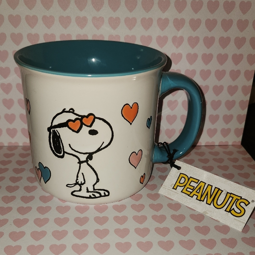 Peanuts Snoopy Love Mug